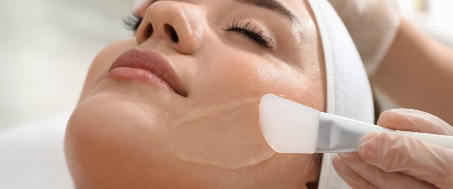 The Benefits of Superficial Peels: Achieving Youthful and Radiant Skin